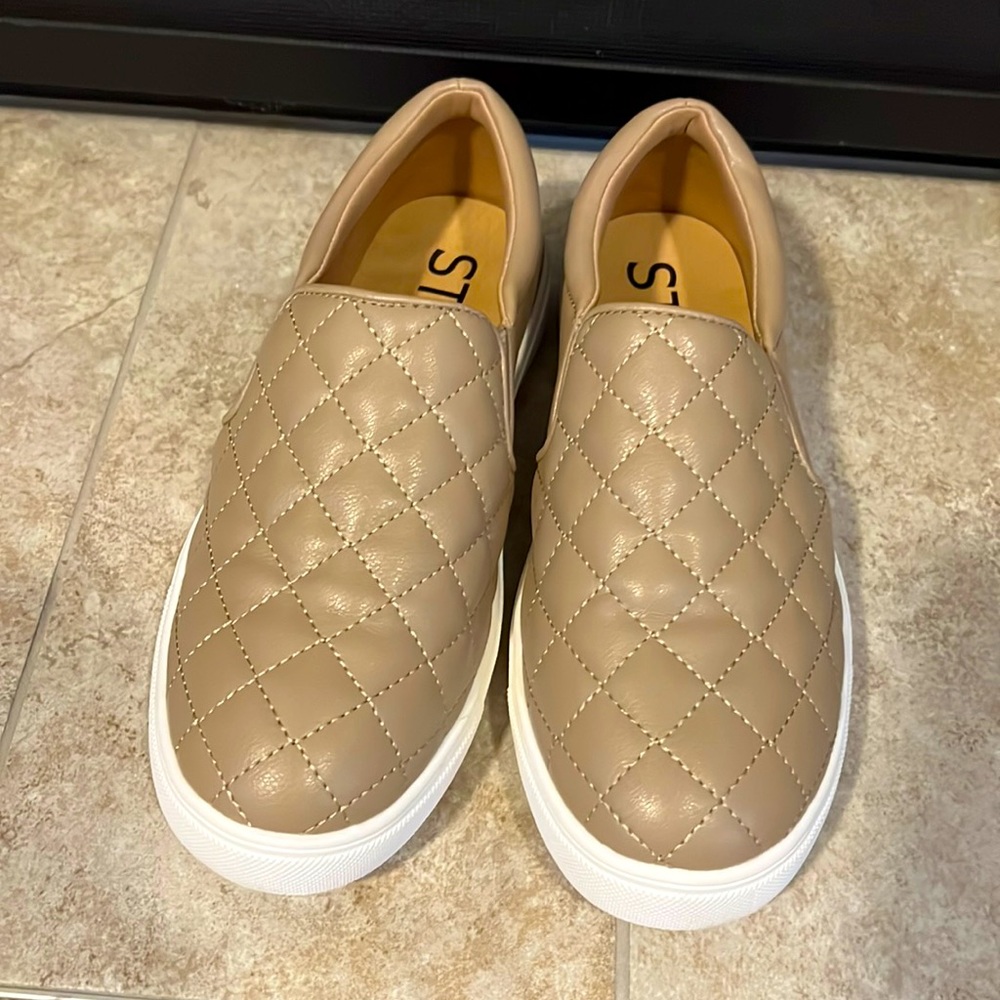 STQ - Slip on Sneakers - 6